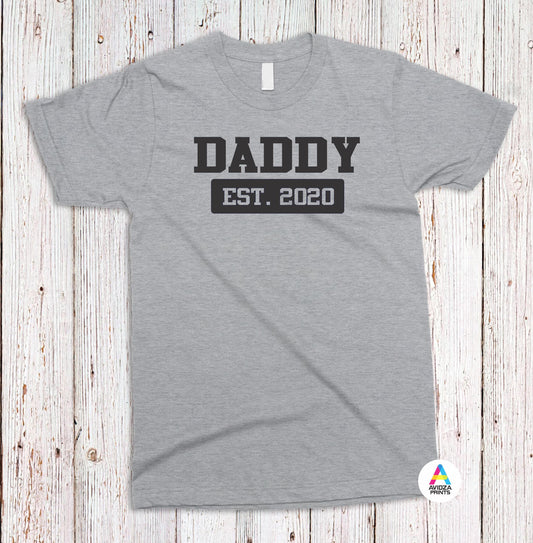 Dad est with custom year shirt